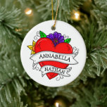 Ornamento De Cerâmica Presente Romântico de Casal | Tatuagem Estilo Arte<br><div class="desc">trabalho de arte de estilo grafite ou tatuagem com um coração de desenho animado e rosas e outras flores com nomes de casais personalizados,  e as palavras "sempre e para sempre" no verso.</div>