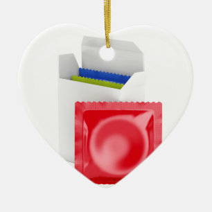 Ornamento De Cerâmica Preservativos no fundo branco