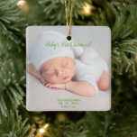 Ornamento De Cerâmica Primeiras Estatísticas de Nascimento de Natal do B<br><div class="desc">Primeiro ornamento de Natal de um bebê bonito com estatísticas de fotografia e nascimento.</div>