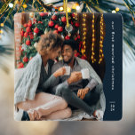 Ornamento De Cerâmica Primeiro casado Natal dois marinho simples<br><div class="desc">Este simples Enfeites de natal moderno apresenta uma margem azul marinho ondulada e moderna, juntamente com uma grande foto e espaço para texto personalizado e o ano. Projetado para um ornamento recém-casado celebrando um primeiro Natal juntos, este ornamento apresenta uma grande foto na frente e um segundo no verso com...</div>