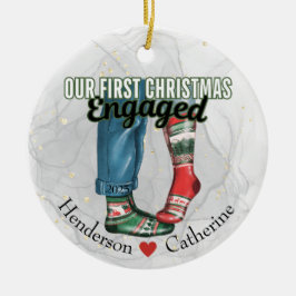 Ornamento De Cerâmica Primeiro Casal de Natal Engajado no Meias