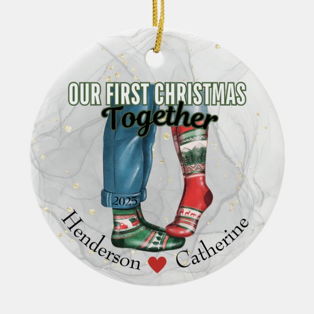 Ornamento De Cerâmica Primeiro Casal de Natal Juntos nas Meias (Frente)