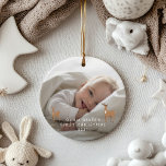 Ornamento De Cerâmica Primeiro Natal 1 foto do bebê detalhes cerâmicos<br><div class="desc">Primeiro Natal 1 foto do bebê detalha a elegante design moderna. Parte de uma coleção espantosa. Com espaço para o nome,  ano de nascimento,  data de nascimento,  peso em lb e oz e comprimento em polegadas. Belo design de veado desenhado à mão.</div>
