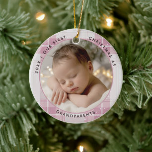 Ornamento De Cerâmica Primeiro Natal Avós Xadrez Rosa Chic Foto