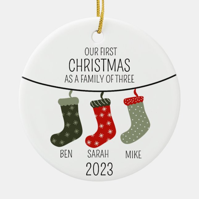 Ornamento De Cerâmica Primeiro Natal como família de três (Frente)