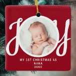 Ornamento De Cerâmica Primeiro Natal Como Nana Foto Keepsasasaame Vermel<br><div class="desc">Este enfeite "Primeiro Natal Como Nana" é decorado com a palavra "JOY" em tipografia de na moda num fundo vermelho. Facilmente personalizável.</div>