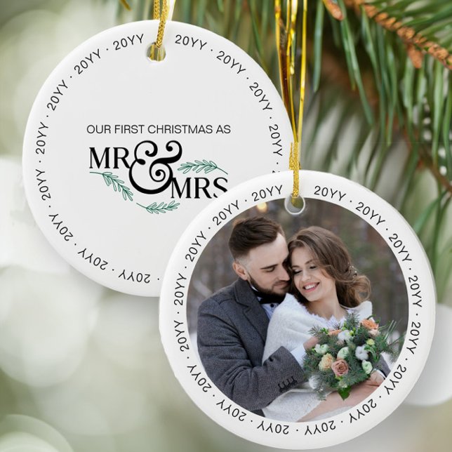 Ornamento De Cerâmica Primeiro Natal como Sr. e Sra. Wedding Foto (Mr & Mrs first christmas ornament from the Newlywed Christmas Gift Ideas collection by Darling & May)