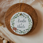 Ornamento De Cerâmica Primeiro Natal como tia e tio<br><div class="desc">Celebrar a nova tia e o tio com esta coroa verde-aquática moderna com folhas de eucalipto de Natal azul e verde - basta personalizá-lo com o ano ou clicar em "personalizar ainda mais" para adicionar mais texto,  mudar a cor de fundo ou adicionar uma foto.</div>