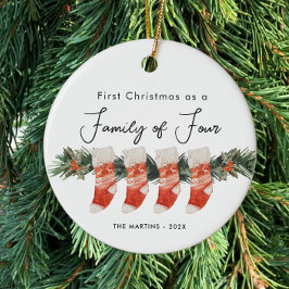 Ornamento De Cerâmica Primeiro Natal como uma família de quatro estoques