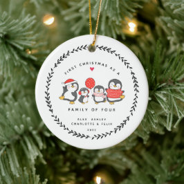 Ornamento De Cerâmica Primeiro Natal como uma Família de Quatro Pinguins