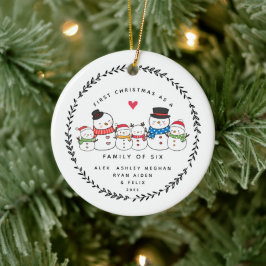 Ornamento De Cerâmica Primeiro Natal como uma Família de Seis Bonecos de