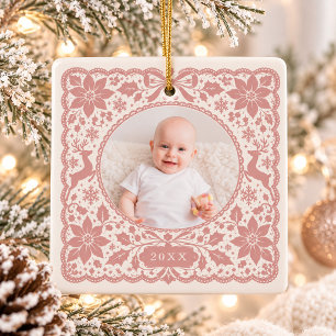 Ornamento De Cerâmica Primeiro Natal do Bebê Dusty Rose Lace Quadrado Fo