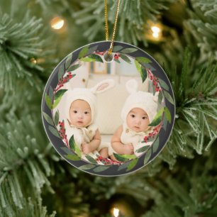 Ornamento De Cerâmica Primeiro Natal dos Gêmeos Aquarela Coroa Foto Cinz