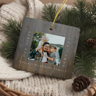 Ornamento De Cerâmica Primeiro Natal Em Nossa Nova Casa 2 Foto Woodgrain