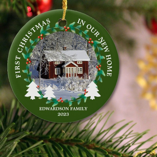 Ornamento De Cerâmica Primeiro Natal em nossa nova foto da Casa (First Christmas in our new home, photo ornament. Watercolor greenery, berries.)