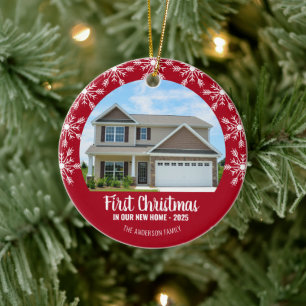 Ornamento De Cerâmica Primeiro Natal em nosso Novo Vermelho Fotográfico