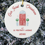Ornamento De Cerâmica Primeiro Natal em Nova Porta de Aquarela<br><div class="desc">Celebre o seu primeiro Natal na sua nova casa com este encantador ornamento personalizado à porta da frente de aquarela. Altere o endereço e o ano para personalizar. Com uma bonito porta aquática frontal e um texto moderno em vermelho festivo, ele faz uma manutenção perfeita. Segure-o na sua árvore para...</div>