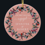 Ornamento De Cerâmica Primeiro Natal Engajado com Rosa Wreath<br><div class="desc">O ornamento romântico para casal noivo ou casado apresenta uma bela coroa de Natal. Você pode mudar a cor de fundo se quiser.</div>
