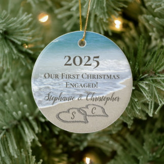 Ornamento De Cerâmica Primeiro Natal Engajados 2026 Corações na Praia In