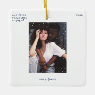 Ornamento De Cerâmica Primeiro Natal Envolvido   Foto de Máxima Máxima M