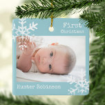 Ornamento De Cerâmica Primeiro Natal Flocos de Fotos Personalizados do I<br><div class="desc">Personalize este ornamento com a sua foto de família e adicione o seu nome de família juntamente com o ano para esta manutenção de Natal excelente.</div>