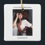 Ornamento De Cerâmica Primeiro Natal | Foto mínima do Noivado de casamen<br><div class="desc">Manutenção Elegante Minimalista | Feliz e ornamento cerâmico casado,  casado ou noivado</div>