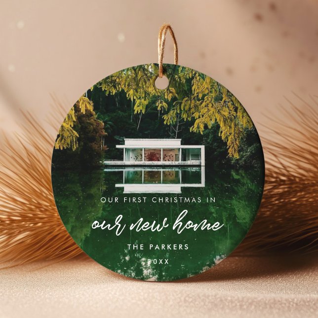 Ornamento De Cerâmica Primeiro Natal moderno em nossa nova foto caseira (Criador carregado)