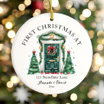 Ornamento De Cerâmica Primeiro Natal Personalizado Em Nossa Nova Casa<br><div class="desc">O Primeiro Natal Personalizado em Nosso Novo Ornamento Cerâmico Doméstico é uma bela lembrança para celebrar um marco de férias! Feito de cerâmica de alta qualidade, esse ornamento apresenta um charmoso design com elementos festivos e espaço para personalizar com nomes, o ano ou uma mensagem sincera. Perfeito por comemorar seu...</div>
