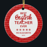 Ornamento De Cerâmica Professor Inglês Typografia Christmas Red<br><div class="desc">Enfeites de natal personalizado de apreciação de professores com as palavras "Melhor Professor de Inglês Nunca" em um roteiro de Feliz Natal design. Pode ser personalizado de acordo com o assunto,  o nome e o ano.</div>