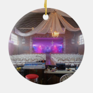 Ornamento De Cerâmica Pronto para um concerto
