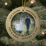 Ornamento De Cerâmica Qualquer Texto 2 Foto do Ouro 50º Aniversário de C<br><div class="desc">Celebrar um ouro alegre de 50º aniversário de casamento com uma foto personalizada de 2 "Casado 50 Anos", ornamento cerâmico preto e redondo de ouro. Todo texto e imagens neste modelo são simples de personalizar e podem ser diferentes ou iguais em frente e atrás. (DICAS DE IMAGEM e DESIGN DE...</div>
