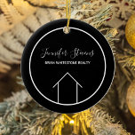 Ornamento De Cerâmica Real Estate Modern Black White House<br><div class="desc">Este Enfeites de natal de corretor moderno é personalizado com o nome da sua empresa real sob o nome do agente na tipografia quic. Este design preto e branco minimalista apresenta um simples desenho de uma casa. Presente contemporâneo para um agente que trabalha para ajudá-lo a comprar de uma casa....</div>