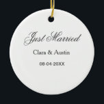 Ornamento De Cerâmica Recém-casados adicionar nome do casal data ano cas<br><div class="desc">design</div>