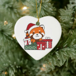 Ornamento De Cerâmica Red Panda Christmas Gift Winter Red Pandas Cerâmic<br><div class="desc">Feliz Natal. O panda vermelho para o Natal como uma saudação de Natal. Animais engraçados com presentes para as férias. Uma doce saudação de Natal. Os pandas vermelhos são animais bonitos e perfeitos para o Natal.</div>