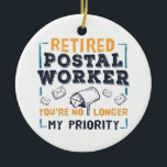 Ornamento De Cerâmica Reforma do Empregador Postal Não Minha Prioridade<br><div class="desc">Engraçados presentes de despedida para seu carteiro favorito. A tipografia é moderna e apresenta a sensação de safra laranja e marinho angustiada. O ditado na design é "Trabalhador Postal Aposentado Você não é mais minha prioridade" Perfeito se aposentando de colegas de trabalho ou patrão para postar do funcionário do escritório...</div>