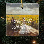 Ornamento De Cerâmica Retrair Nossa Primeira Foto De Casal De Natal<br><div class="desc">Uma tipografia moderna para esta coleção de personagens. Para personalizar com a sua imagem favorita. Você também pode mudar facilmente a cor da fonte para seu gosto.</div>