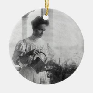 Ornamento De Cerâmica Retrato das plantas molhando de Helen Keller