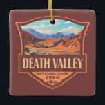 Ornamento De Cerâmica Retro da Ilustração do Parque Nacional do Vale da<br><div class="desc">Vetor de Vale da Morte trabalho de arte design. O parque é conhecido pelo Titus Canyon,  com uma cidade fantasma e rochas coloridas,  e pelos apartamentos salgados da bacia de Badwater,  o ponto mais baixo da América do Norte.</div>