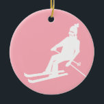 Ornamento De Cerâmica Retro Skier de inverno cor-de-rosa minimalista<br><div class="desc">Legal inverno temido padrão de esquiador design. Esqui alpino em terno de esqui retrô antigo. Um maravilhoso presente de diversão no inverno para um esquiador no seu círculo de amigos, colegas de trabalho ou família. Design de ilustração de trabalho de arte de esquiadores brancos. Esquiadores esquiando decoração de esqui, equipe...</div>