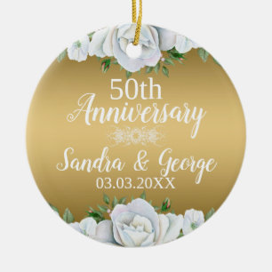 Ornamento De Cerâmica Rosas Brancas Elegantes Sobre Dourado Fundo