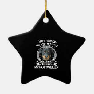 Ornamento De Cerâmica Rottweiler Mostra Três Coisas Que Você Não Faz