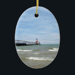 Ornamento De Cerâmica Rua Joseph Michigan Lighthouse Ornament<br><div class="desc">Apresentando o farol no lago Michigan visto da praia de Tiscornia na Rua Joe Michigan.</div>