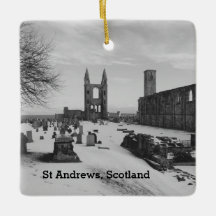 Ruínas da catedral de St Andrews Scotland na neve