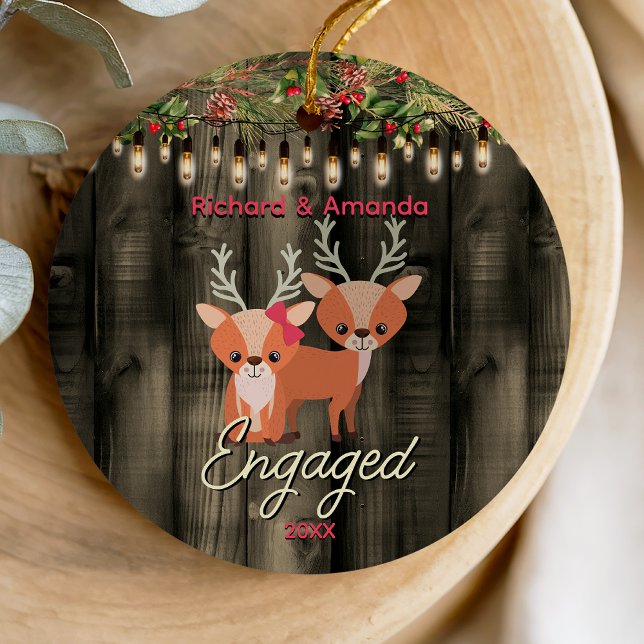 Ornamento De Cerâmica Rustic Country Primeiro noivado de Natal (Criador carregado)