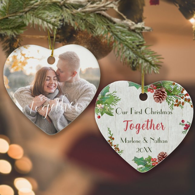 Ornamento De Cerâmica Rustic Holly Pine Junto Foto Personalizada De Dois (Criador carregado)