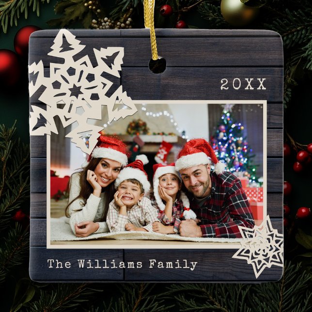 Ornamento De Cerâmica Rustic Modern Photo DIY Snowflake Family Name Wood (Criador carregado)