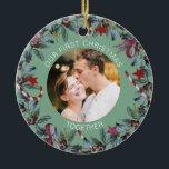 Ornamento De Cerâmica Sage Primeiro Natal Juntos Foto Personalizada<br><div class="desc">O ornamento romântico para um casal apresenta uma bela coroa de Natal e um fundo verde de sábio. Personalize o modelo com sua fotografia,  nomes ou texto personalizado. Você pode alterar a cor do plano de fundo se quiser,  basta clicar em "Editar usando a ferramenta design".</div>