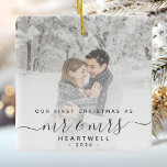 Ornamento De Cerâmica Script de Cinza Personalizada de Fotografia do Nat<br><div class="desc">Comemore o primeiro Natal do seu casamento com este belo ornamento moderno do keepsasasaame. O texto da cinza de carvão diz "Nosso primeiro Natal como Sr. & Sra.", com as palavras "Sr. & Sra." em um roteiro elegante com flores antes e depois. Substitua a imagem de exemplo por sua foto...</div>