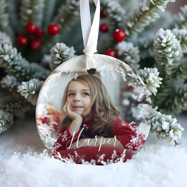 Ornamento De Cerâmica Script de Nome Personalizado de Foto Mínimo de Qua (Snow Frame Minimal Two Photo Custom Name Script Ceramic Ornament)