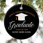 Ornamento De Cerâmica segundo grau Personalizado Dourado Chic Black para<br><div class="desc">Este presente de Enfeites de natal de graduação de mais velho preto e ouro personalizado apresenta uma elegante tipografia branca sob um nome de segundo grau ou de faculdade para a classe de 2025. Personalize com o seu ano de graduação sob a adorável caligrafia para um excelente presente de formando...</div>